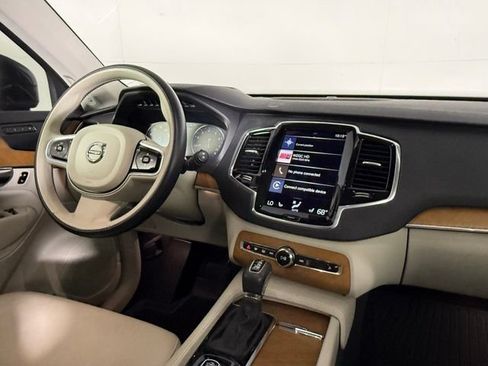 Used 2022 Volvo XC90 T6 Momentum w/ Advanced Package AWD/4WD image 17