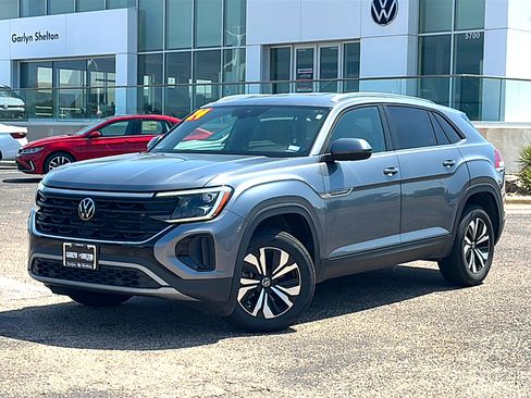 Used 2024 Volkswagen Atlas Cross Sport SE FWD image 2