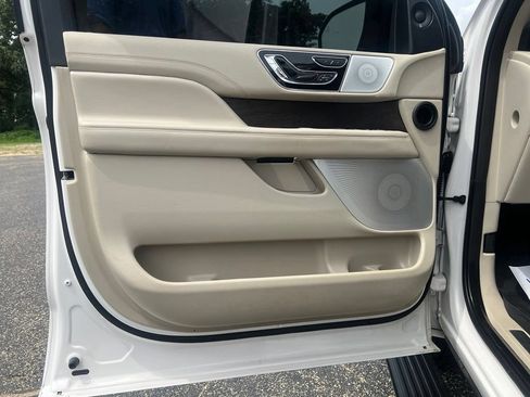 Used 2019 Lincoln Navigator Reserve AWD/4WD image 17
