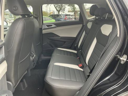 New 2025 Volkswagen Taos SEL image 9