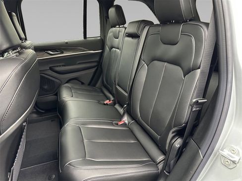 New 2025 Jeep Grand Cherokee Limited w/ Luxury Tech Group II image 15
