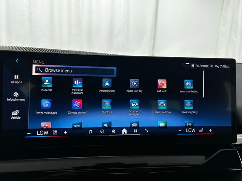 Used 2025 BMW 530i xDrive w/ Premium Package AWD/4WD image 16