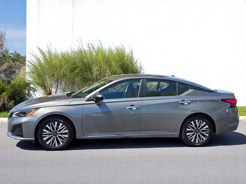 Used 2024 Nissan Altima 2.5 SV image 11