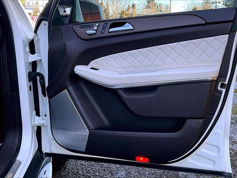 Used 2019 Mercedes-Benz GLS 550 4MATIC image 24