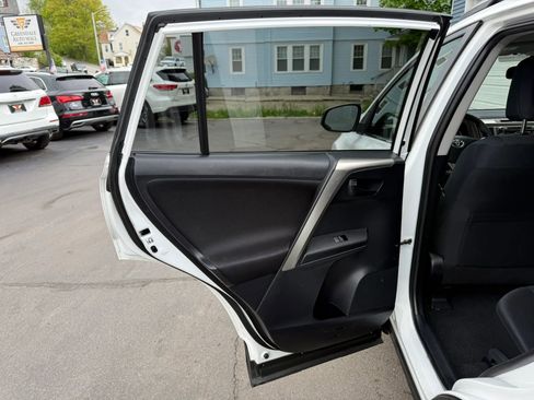 Used 2015 Toyota RAV4 LE AWD/4WD image 29