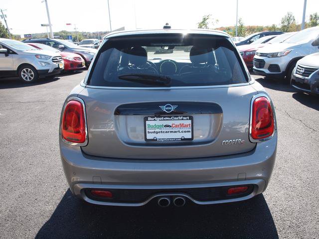 Used 2019 MINI Cooper S w/ Signature Upholstery Package FWD image 2