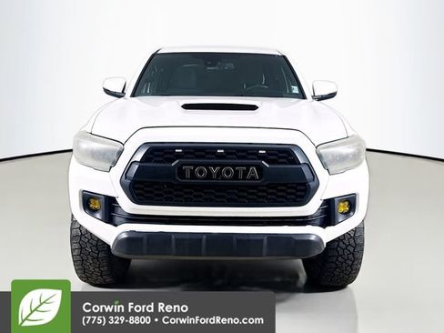 Used 2018 Toyota Tacoma TRD Off-Road w/ Technology Package image 2