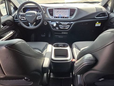 New 2026 Chrysler Pacifica Select FWD image 14