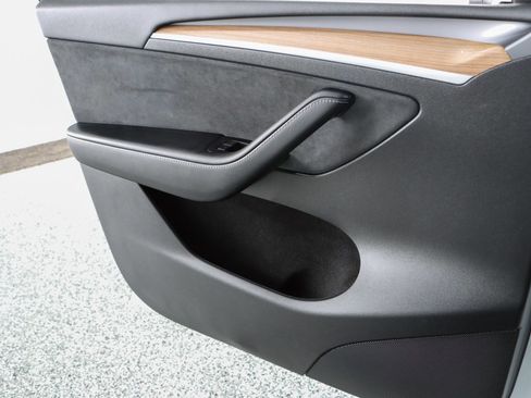 Used 2023 Tesla Model Y Long Range image 19