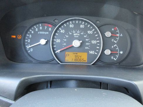 Used 2008 Kia Rondo LX FWD image 29