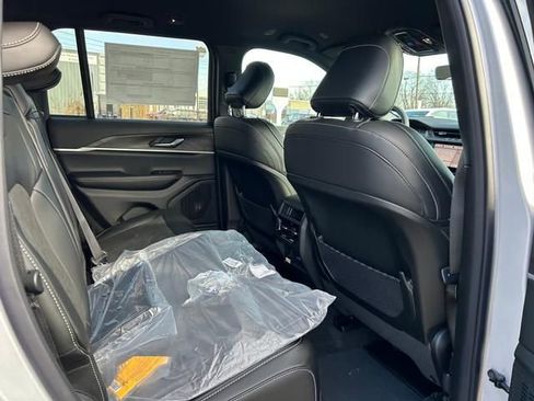 New 2026 Jeep Grand Cherokee Altitude AWD/4WD image 28