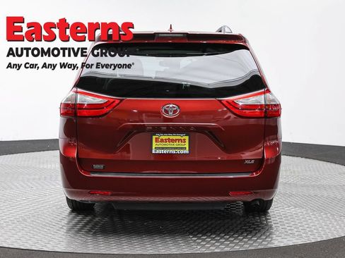 Used 2019 Toyota Sienna XLE FWD image 6