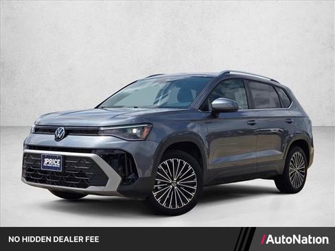 Used 2025 Volkswagen Taos SE FWD image 1