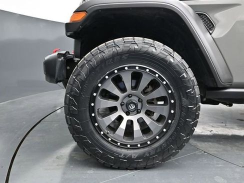 Used 2019 Jeep Wrangler Unlimited Rubicon w/ LED Lighting Group AWD/4WD image 19