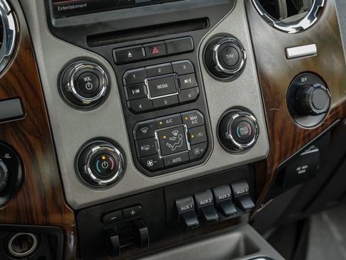 Used 2015 Ford F250 Lariat w/ Lariat Ultimate Package AWD/4WD image 26