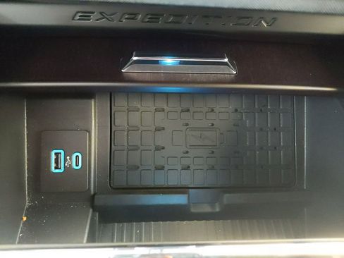 Used 2024 Ford Expedition Max Platinum AWD/4WD image 28