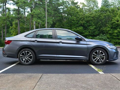 Used 2023 Volkswagen Jetta Sport FWD image 4