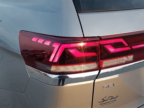 Certified 2024 Volkswagen Atlas SEL Premium R-Line image 31