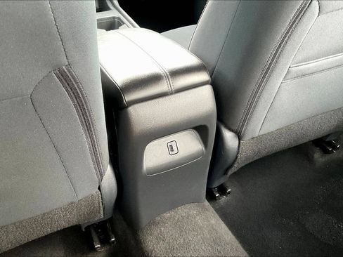 Used 2024 Nissan Sentra SV FWD image 13