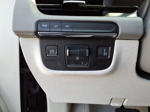 Used 2021 Cadillac Escalade Premium Luxury Platinum RWD image 15