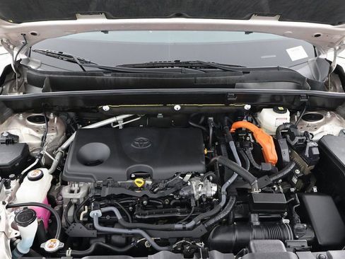 Used 2023 Toyota Venza LE image 15