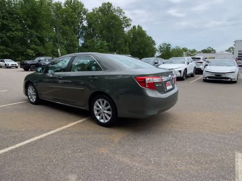 Used 2013 Toyota Camry XLE w/ Leather Pkg FWD image 9