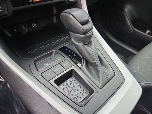 Used 2024 Toyota RAV4 XLE FWD image 22