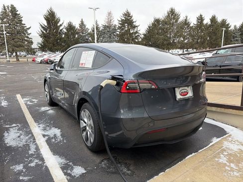 Used 2021 Tesla Model Y Long Range image 2