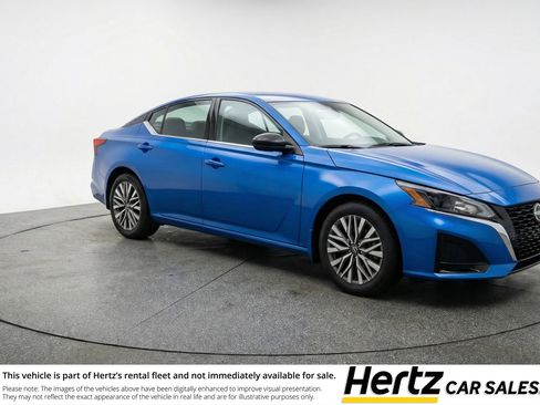 Used 2025 Nissan Altima 2.5 SV image 1