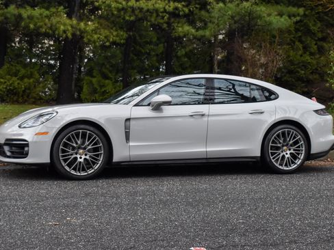 Used 2023 Porsche Panamera 4 Platinum Edition AWD/4WD image 4