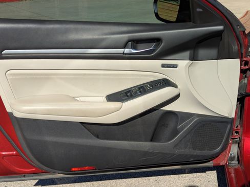 Used 2019 Nissan Altima 2.0 Edition One image 11