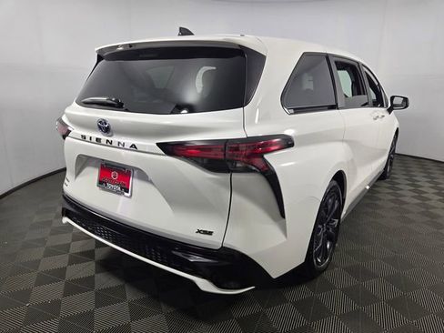 Used 2025 Toyota Sienna XSE FWD image 8
