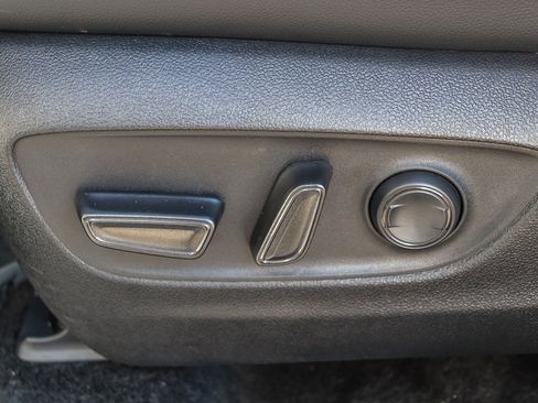 Used 2025 Toyota Highlander XLE image 23