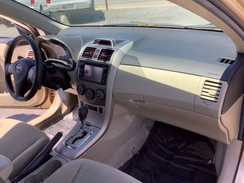 Used 2013 Toyota Corolla LE FWD image 33