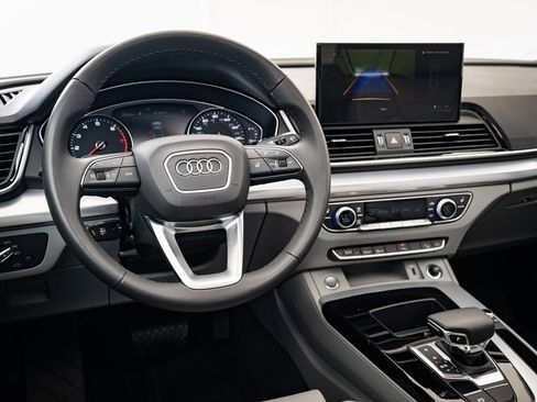 Used 2024 Audi Q5 2.0T Premium w/ Convenience Package image 4