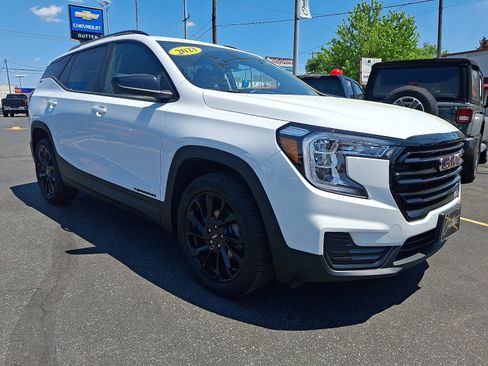 Used 2023 GMC Terrain SLE w/ Elevation Edition AWD/4WD image 7
