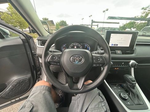 Used 2024 Toyota RAV4 XLE image 18