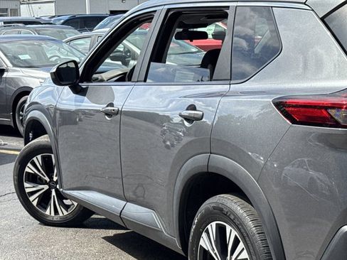 Used 2023 Nissan Rogue SV image 10