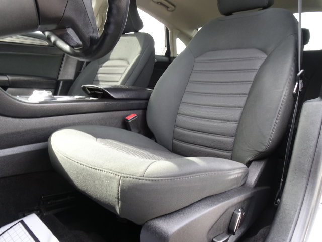 Used 2019 Ford Fusion SE FWD image 12