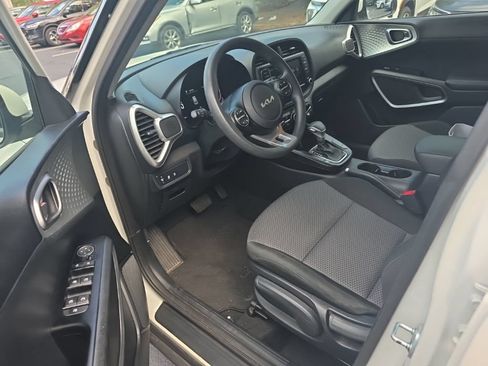 Used 2024 Kia Soul LX w/ Option Group 015 FWD image 9
