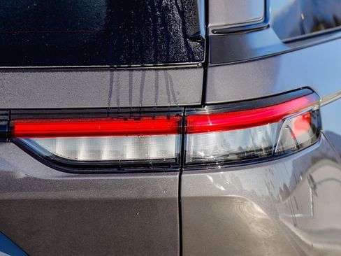 New 2025 Jeep Grand Cherokee Altitude image 10