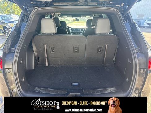 Used 2023 Buick Enclave Essence AWD/4WD image 7