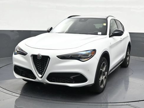 Used 2024 Alfa Romeo Stelvio Ti AWD/4WD image 9