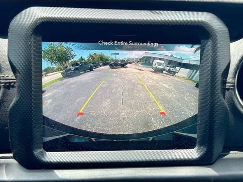 Used 2023 Jeep Wrangler Unlimited Sahara AWD/4WD image 15