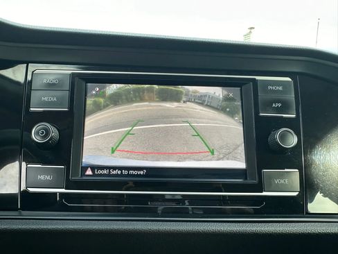 Used 2022 Volkswagen Jetta SE FWD image 23
