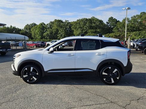 New 2025 Nissan Kicks SR image 2