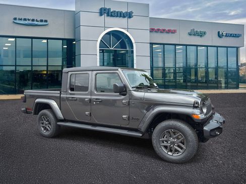 New 2026 Jeep Gladiator Sport AWD/4WD image 1