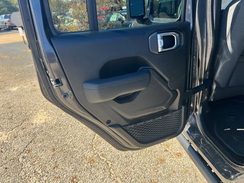 Used 2024 Jeep Gladiator Sport image 22