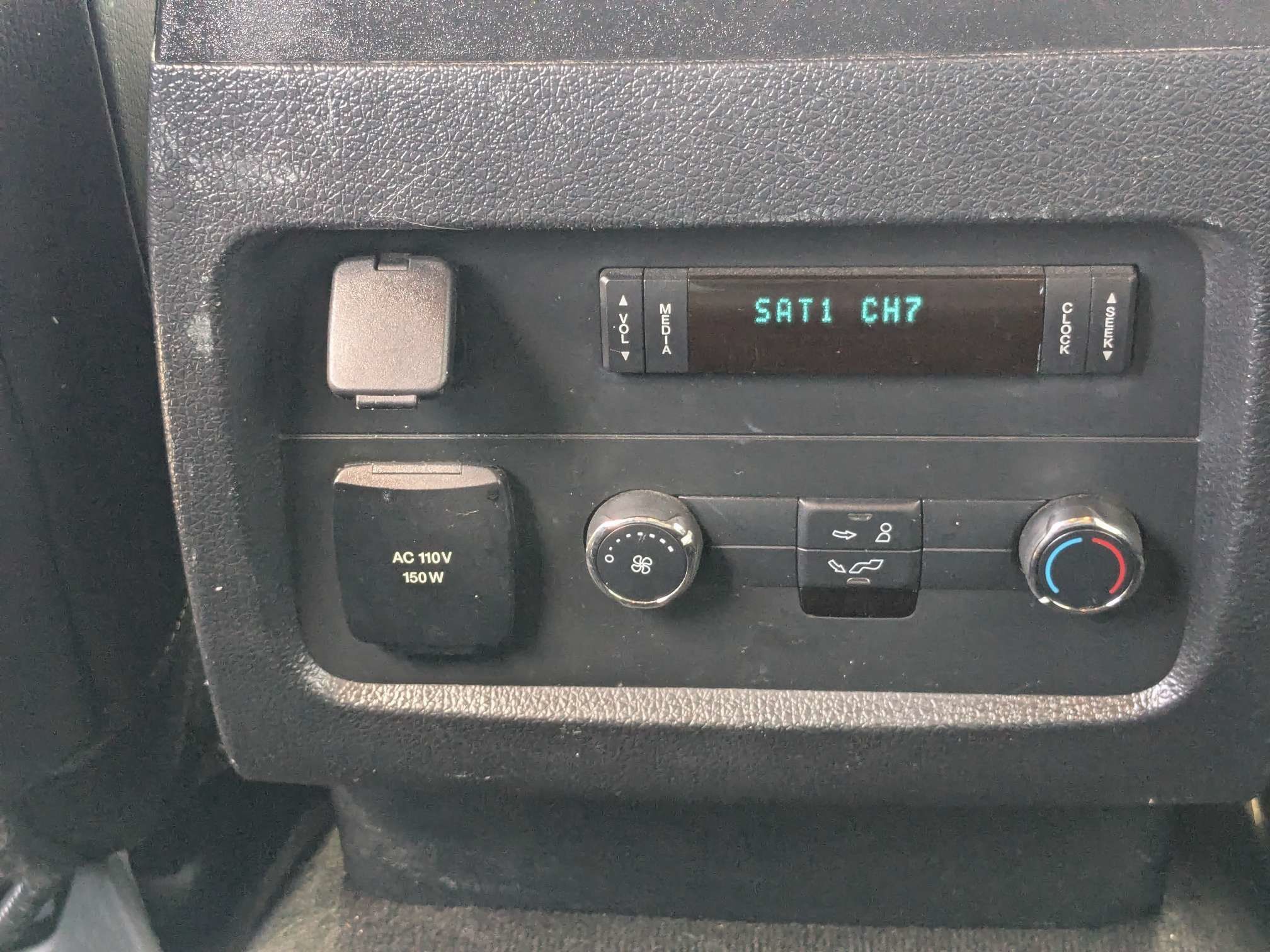 Used 2016 Ford Expedition EL XLT w/ Equipment Group 202A RWD image 16