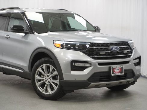 Used 2023 Ford Explorer XLT w/ Equipment Group 202A AWD/4WD image 3
